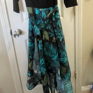 Beautiful dress R&M Richard’s